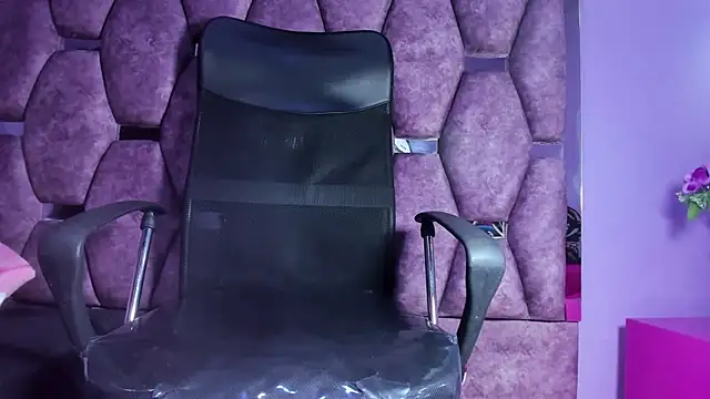 Emy Latin online show from 11/24/25, 08:08