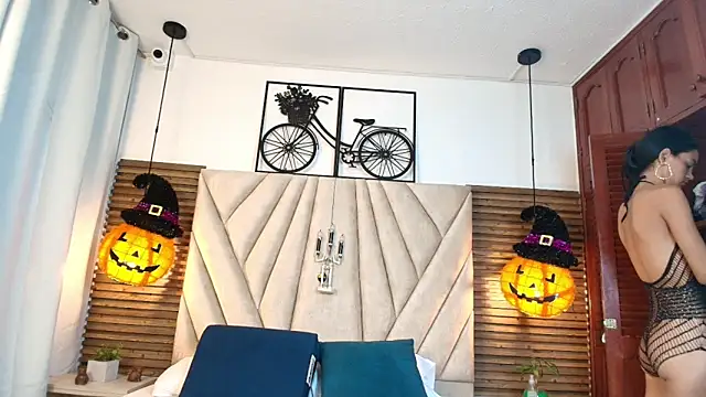 Cinthiabaker online show from 10/28/25, 11:25