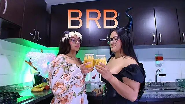 Lilith and Khloe online show from 11/06/25, 11:22