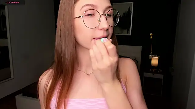 Snapshot of EditaBand chatting on 11/10/25, 07:24 EditaBand online show from 11/10/25, 07:24