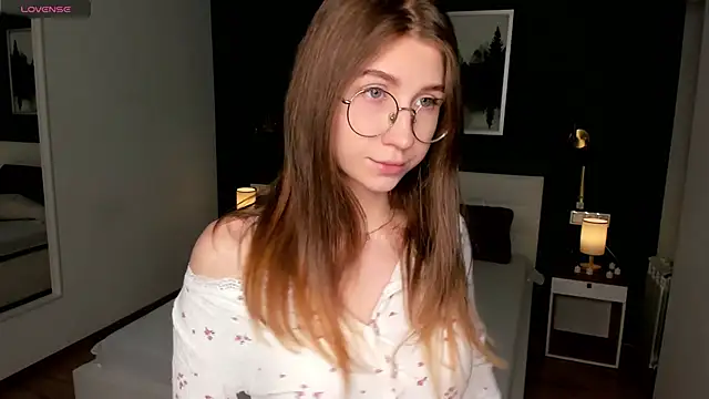 Snapshot of EditaBand chatting on 11/12/25, 06:52 EditaBand online show from 11/12/25, 06:52