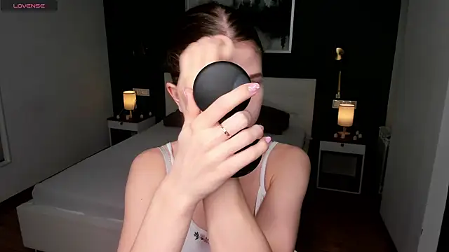 Snapshot of EditaBand chatting on 11/13/25, 07:24 EditaBand online show from 11/13/25, 07:24