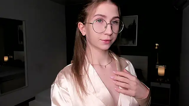 Snapshot of EditaBand chatting on 11/18/25, 07:07 EditaBand online show from 11/18/25, 07:07