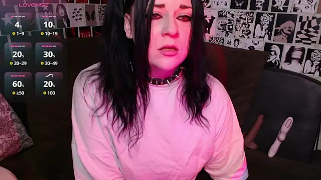 Snapshot of Kvopa chatting on 10/27/25, 05:55 Kvopa online show from 10/27/25, 05:55