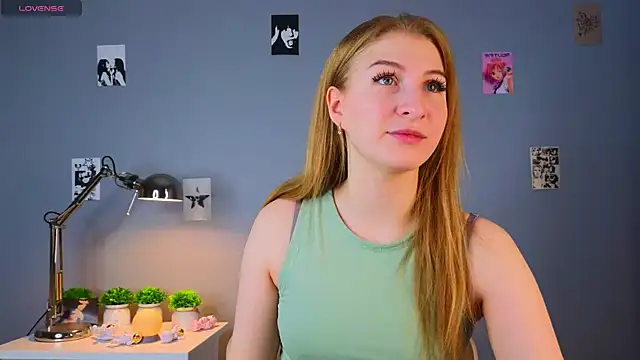 Snapshot of LorettaGladman chatting on 10/16/25, 04:24 LorettaGladman online show from 10/16/25, 04:24