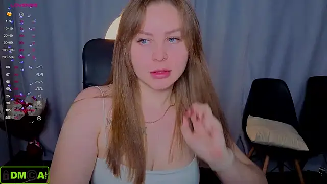 Snapshot of MikaBloom chatting on 11/16/25, 02:06 MikaBloom online show from 11/16/25, 02:06