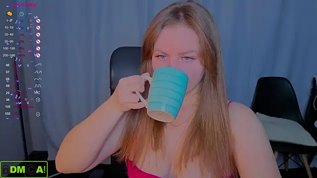 Snapshot of MikaBloom chatting on 11/19/25, 02:11 MikaBloom online show from 11/19/25, 02:11