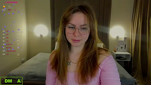 Snapshot of MikaBloom chatting on 11/30/25, 02:04 MikaBloom online show from 11/30/25, 02:04