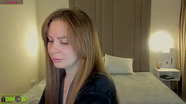 Snapshot of MikaBloom chatting on 12/03/25, 01:57 MikaBloom online show from 12/03/25, 01:57