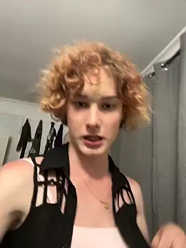 Snapshot of summervera chatting on 11/02/25, 03:25 summervera online show from 11/02/25, 03:25