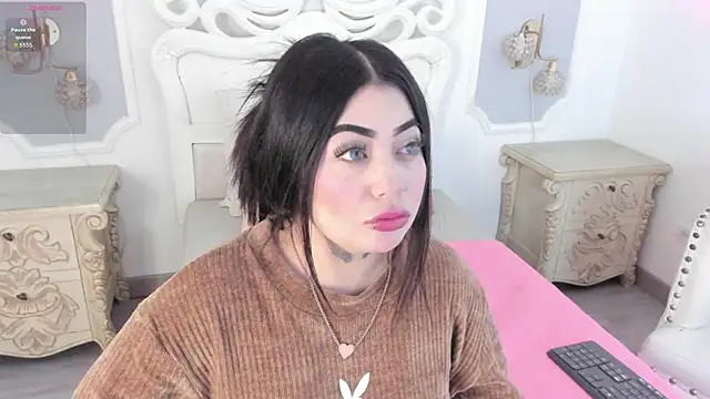 Snapshot of MeganStar__ chatting on 11/08/25, 12:27 MeganStar online show from 11/08/25, 12:27