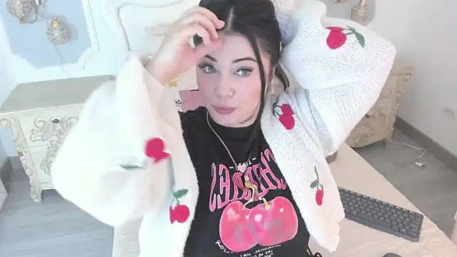 Snapshot of MeganStar__ chatting on 11/12/25, 12:16 MeganStar online show from 11/12/25, 12:16