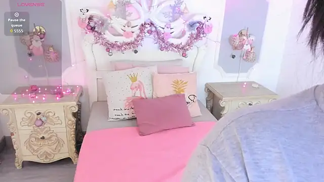 Snapshot of MeganStar__ chatting on 11/22/25, 12:04 MeganStar online show from 11/22/25, 12:04