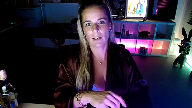 Snapshot of Mrs-Aurora chatting on 10/16/25, 12:55 Mrs-Aurora online show from 10/16/25, 12:55