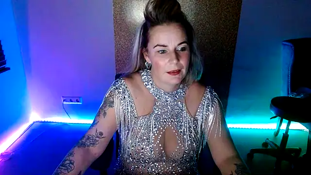 Snapshot of Mrs-Aurora chatting on 11/22/25, 11:04 Mrs-Aurora online show from 11/22/25, 11:04