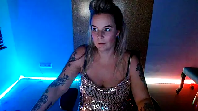 Snapshot of Mrs-Aurora chatting on 12/02/25, 11:56 Mrs-Aurora online show from 12/02/25, 11:56