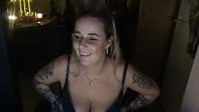 Snapshot of Mrs-Aurora chatting on 02/06/26, 11:08 Mrs-Aurora online show from 02/06/26, 11:08