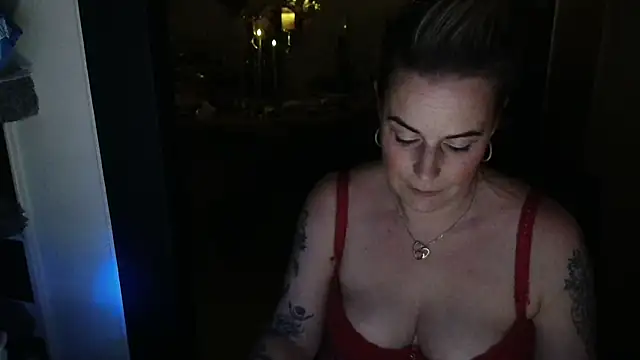 Snapshot of Mrs-Aurora chatting on 03/19/26, 10:03 Mrs-Aurora online show from 03/19/26, 10:03