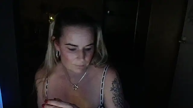 Snapshot of Mrs-Aurora chatting on 03/25/26, 10:38 Mrs-Aurora online show from 03/25/26, 10:38