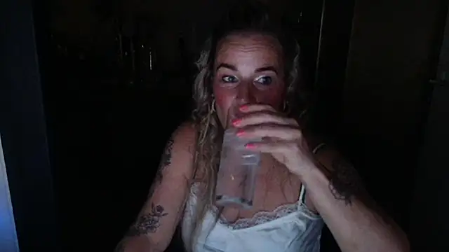 Snapshot of Mrs-Aurora chatting on 05/09/26, 09:42 Mrs-Aurora online show from 05/09/26, 09:42