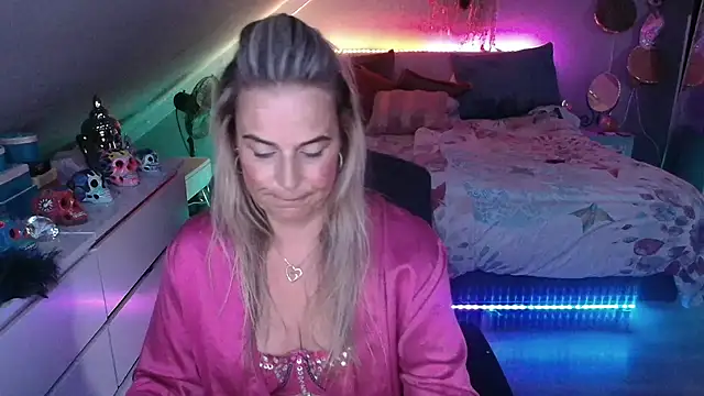 Snapshot of Mrs-Aurora chatting on 05/16/26, 07:01 Mrs-Aurora online show from 05/16/26, 07:01