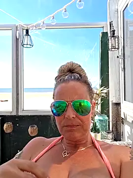 Snapshot of Mrs-Aurora chatting on 05/28/26, 12:24 Mrs-Aurora online show from 05/28/26, 12:24