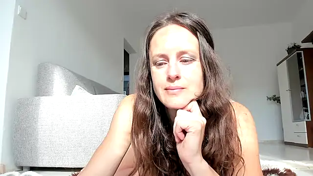 Snapshot of Cimbelka chatting on 05/19/26, 05:47 Cimbelka online show from 05/19/26, 05:47