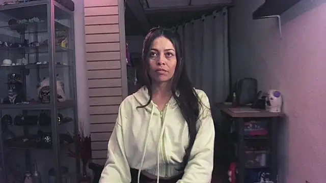 xinamora online show from 10/25/25, 02:19