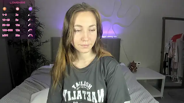 Snapshot of Luna_G0ld chatting on 09/25/25, 11:41 Luna G0ld online show from 09/25/25, 11:41