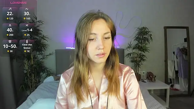 Snapshot of Luna_G0ld chatting on 10/10/25, 11:04 Luna G0ld online show from 10/10/25, 11:04