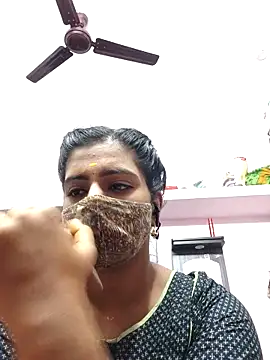 Snapshot of Tamil-Meenu12 chatting on 10/23/25, 04:34 Tamil-Meenu12 online show from 10/23/25, 04:34