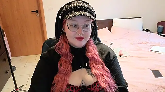 Snapshot of AlyssaWonderland chatting on 12/04/25, 08:12 AlyssaWonderland online show from 12/04/25, 08:12