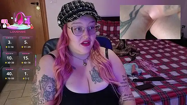 Snapshot of AlyssaWonderland chatting on 12/14/25, 12:10 AlyssaWonderland online show from 12/14/25, 12:10