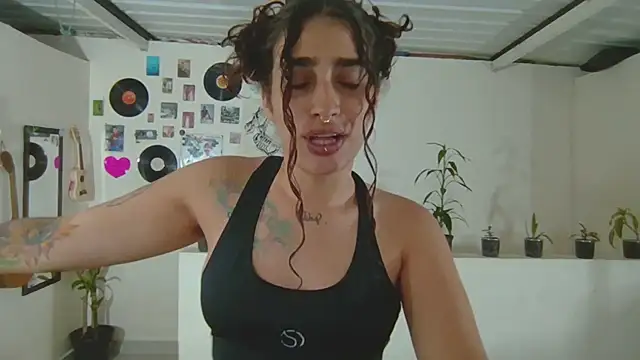 Ella Flame1 online show from 09/18/25, 10:01
