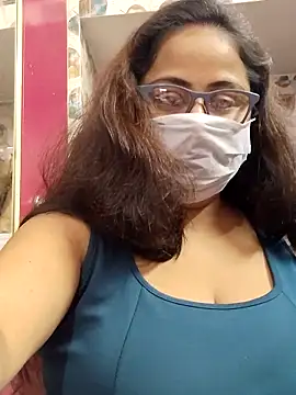 Snapshot of nisha_1110 chatting on 12/18/25, 02:01 nisha 1110 online show from 12/18/25, 02:01