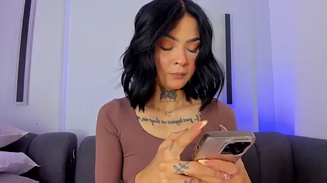 Snapshot of axaras chatting on 10/08/25, 12:03 axaras online show from 10/08/25, 12:03