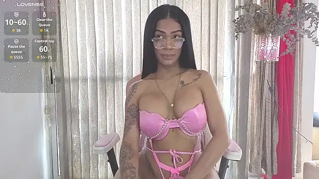 Snapshot of Queen_Morena chatting on 07/04/26, 04:24 Queen Morena online show from 07/04/26, 04:24