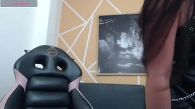 Snapshot of olivia_russo_ chatting on 10/19/25, 01:12 olivia russo  online show from 10/19/25, 01:12