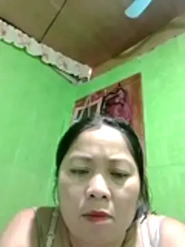 Snapshot of hottestmommm12345 chatting on 10/30/25, 03:08 hottestmommm12345 online show from 10/30/25, 03:08