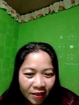 Snapshot of hottestmommm12345 chatting on 11/17/25, 10:48 hottestmommm12345 online show from 11/17/25, 10:48