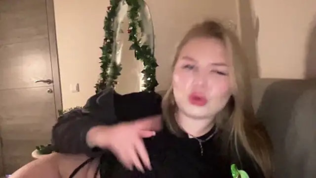 Its charliie online show from 12/22/25, 11:57