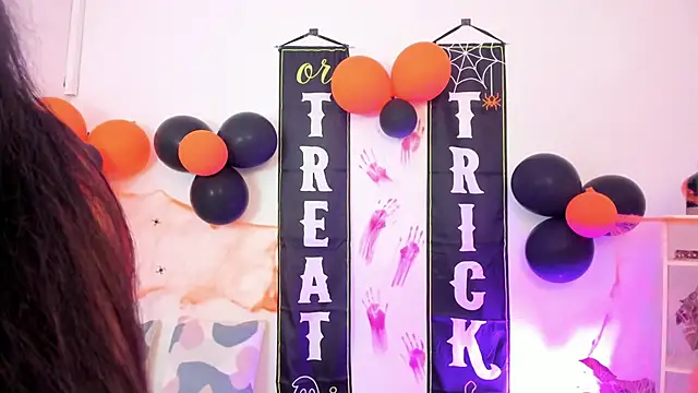 Snapshot of yunna7 chatting on 10/31/25, 11:11 yunna7 online show from 10/31/25, 11:11