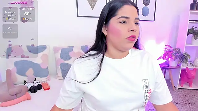 Snapshot of yunna7 chatting on 11/08/25, 11:32 yunna7 online show from 11/08/25, 11:32