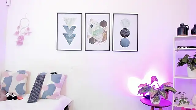 Snapshot of yunna7 chatting on 11/18/25, 11:36 yunna7 online show from 11/18/25, 11:36