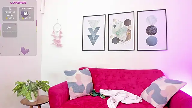 Snapshot of yunna7 chatting on 11/26/25, 11:33 yunna7 online show from 11/26/25, 11:33