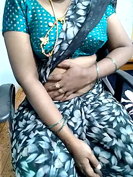 Snapshot of lolida69thamil chatting on 11/10/25, 09:36 lolida69thamil online show from 11/10/25, 09:36