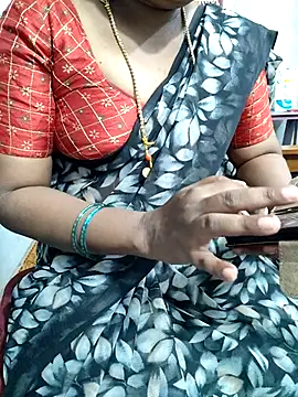 Snapshot of lolida69thamil chatting on 11/19/25, 02:28 lolida69thamil online show from 11/19/25, 02:28