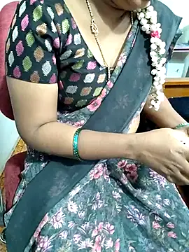 Snapshot of lolida69thamil chatting on 11/25/25, 01:00 lolida69thamil online show from 11/25/25, 01:00