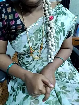 Snapshot of lolida69thamil chatting on 12/17/25, 06:52 lolida69thamil online show from 12/17/25, 06:52