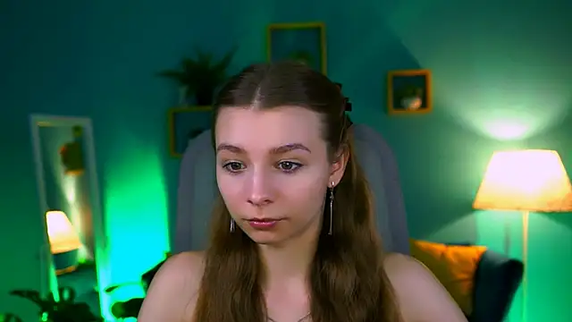 JulieDaniel online show from 10/21/25, 04:24